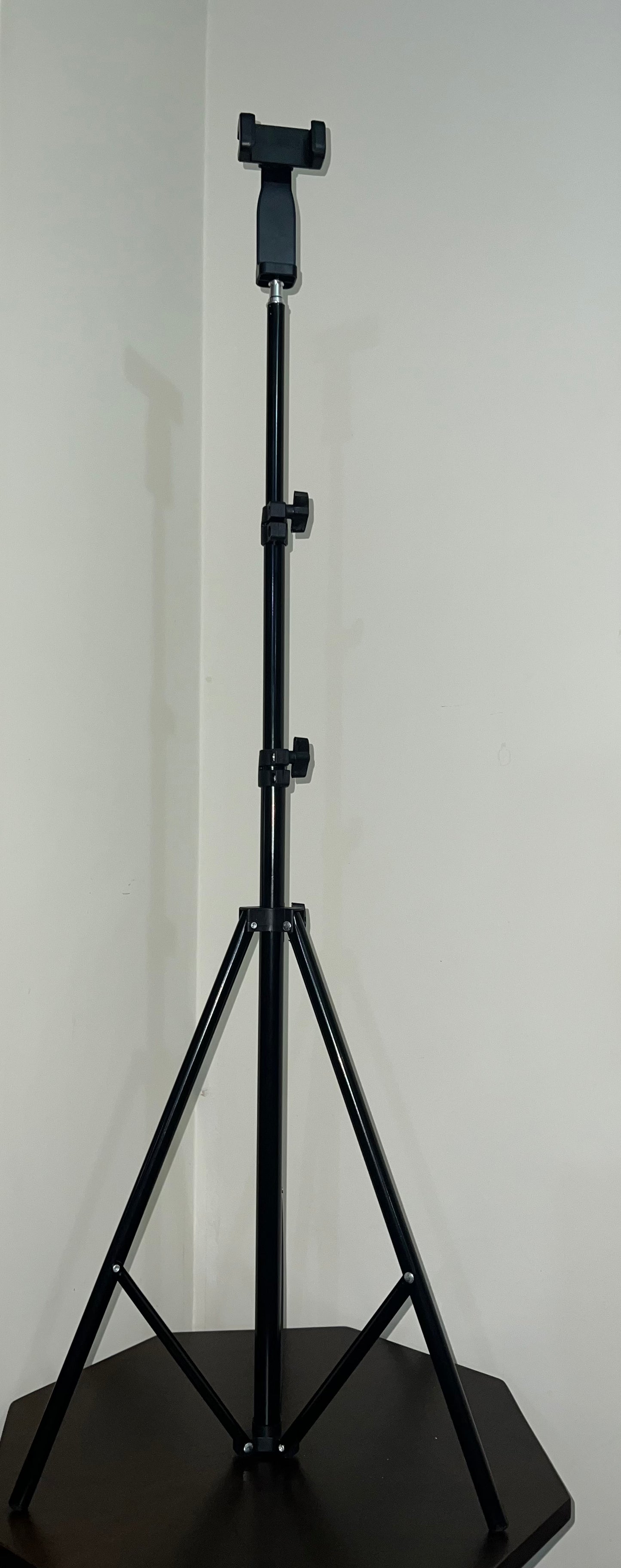 Tripod (stand + phone holder)